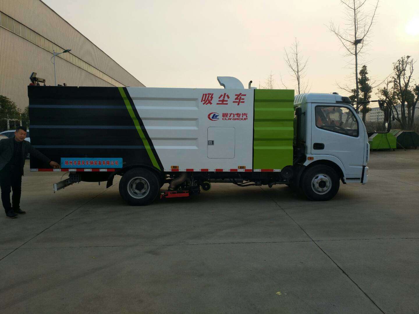 国五6方尘箱/1方水箱东风吸尘车