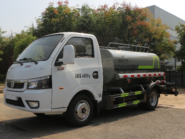 东风途逸蓝牌3吨洒水车
