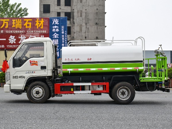 国六福田蓝牌3吨洒水车